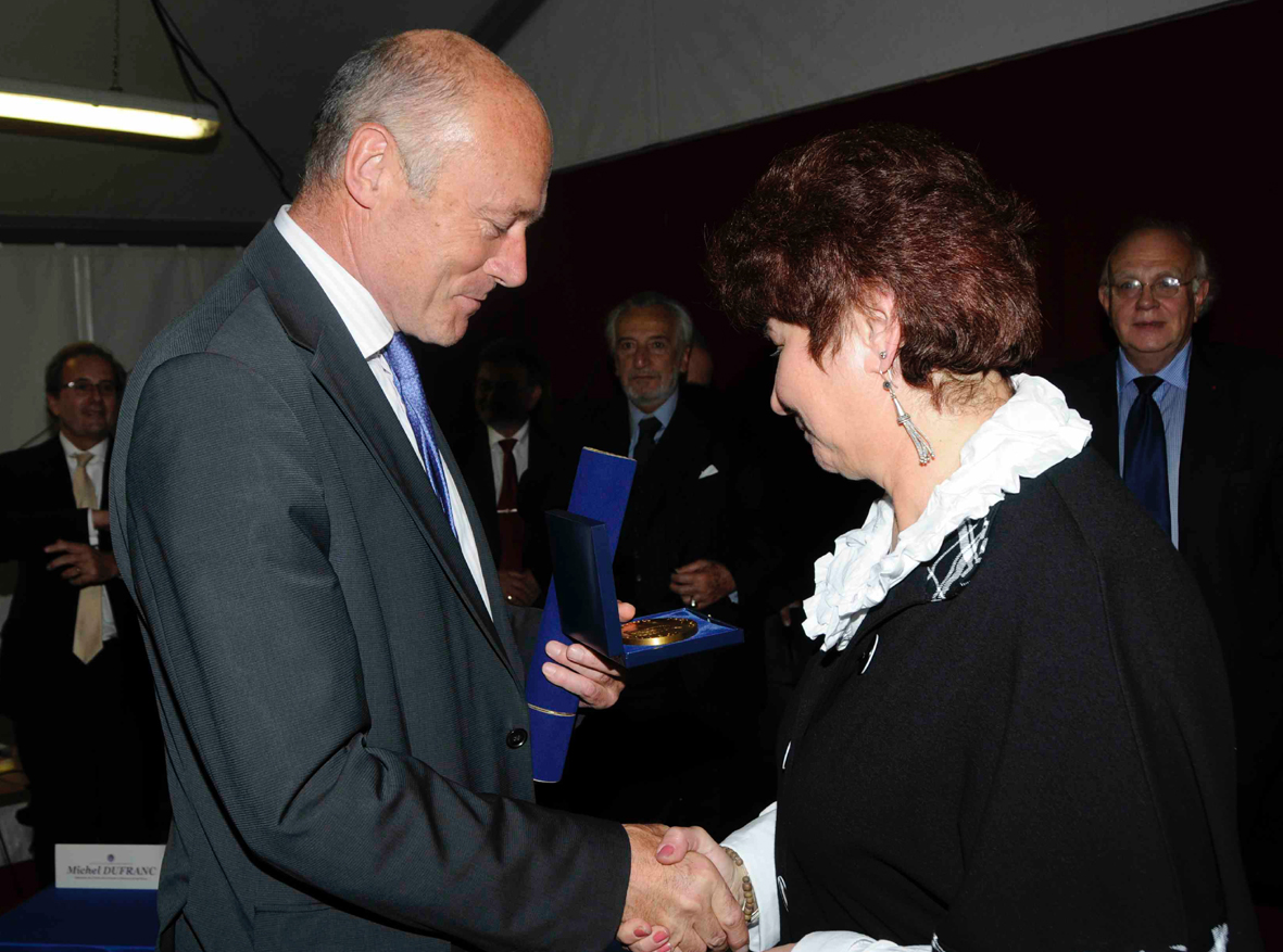 M. Alain ROUSSET, Prsident of French Region Aquitaine  presenting the  Ludovic-Trarieux Medal 2010 to Karinna MOSKALENKO (Russie)